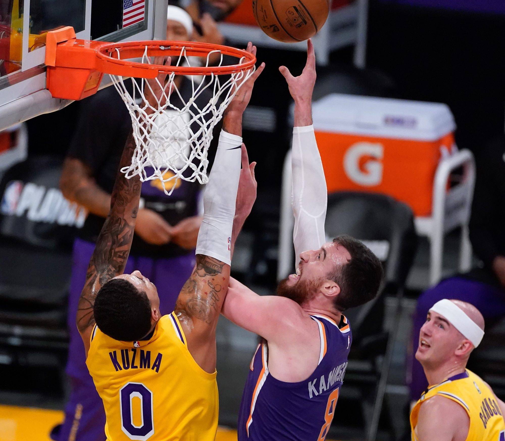 星空体育入口关于社区盾窗口期走向成谜，洛杉矶湖人主帅复盘，话题不断，临场指挥获称赞的信息